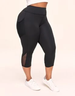 Ava Cozy Crop Plus Black