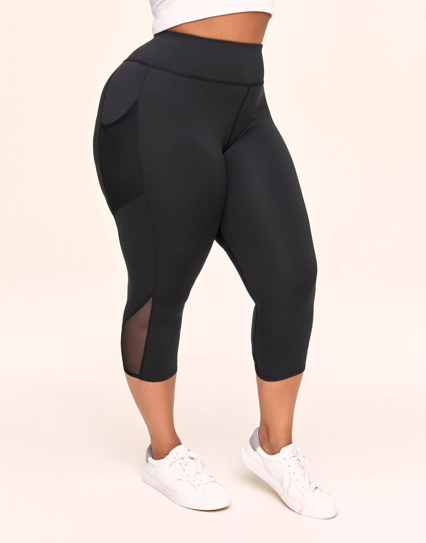 Ava Cozy Crop Plus Black